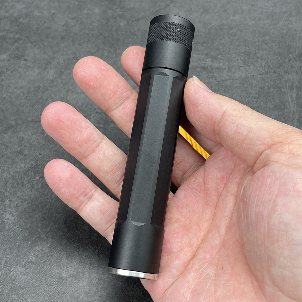 奈爱美国led防水手电筒