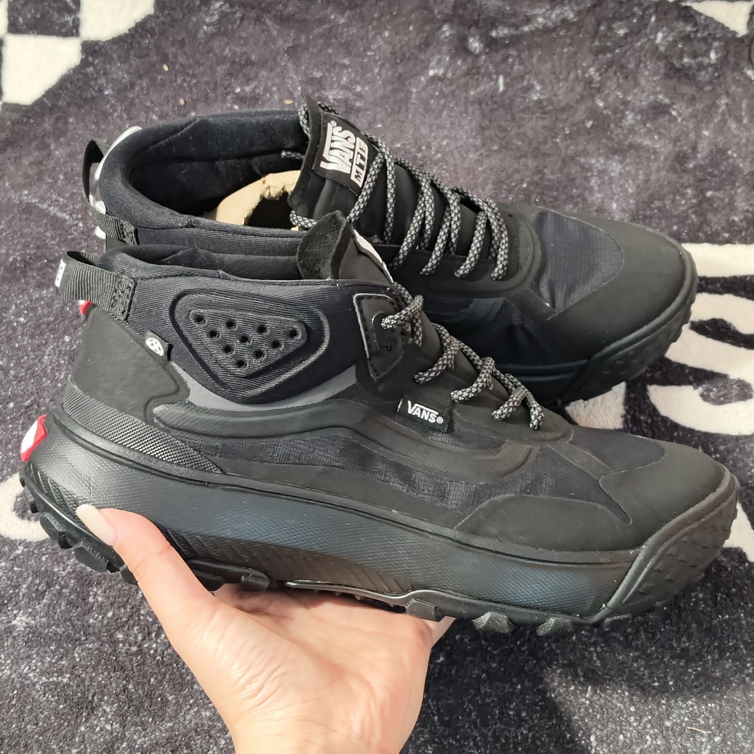 Vans MTE Crosspath Mid全黑户外防滑中帮休闲鞋VN000CVVBKA