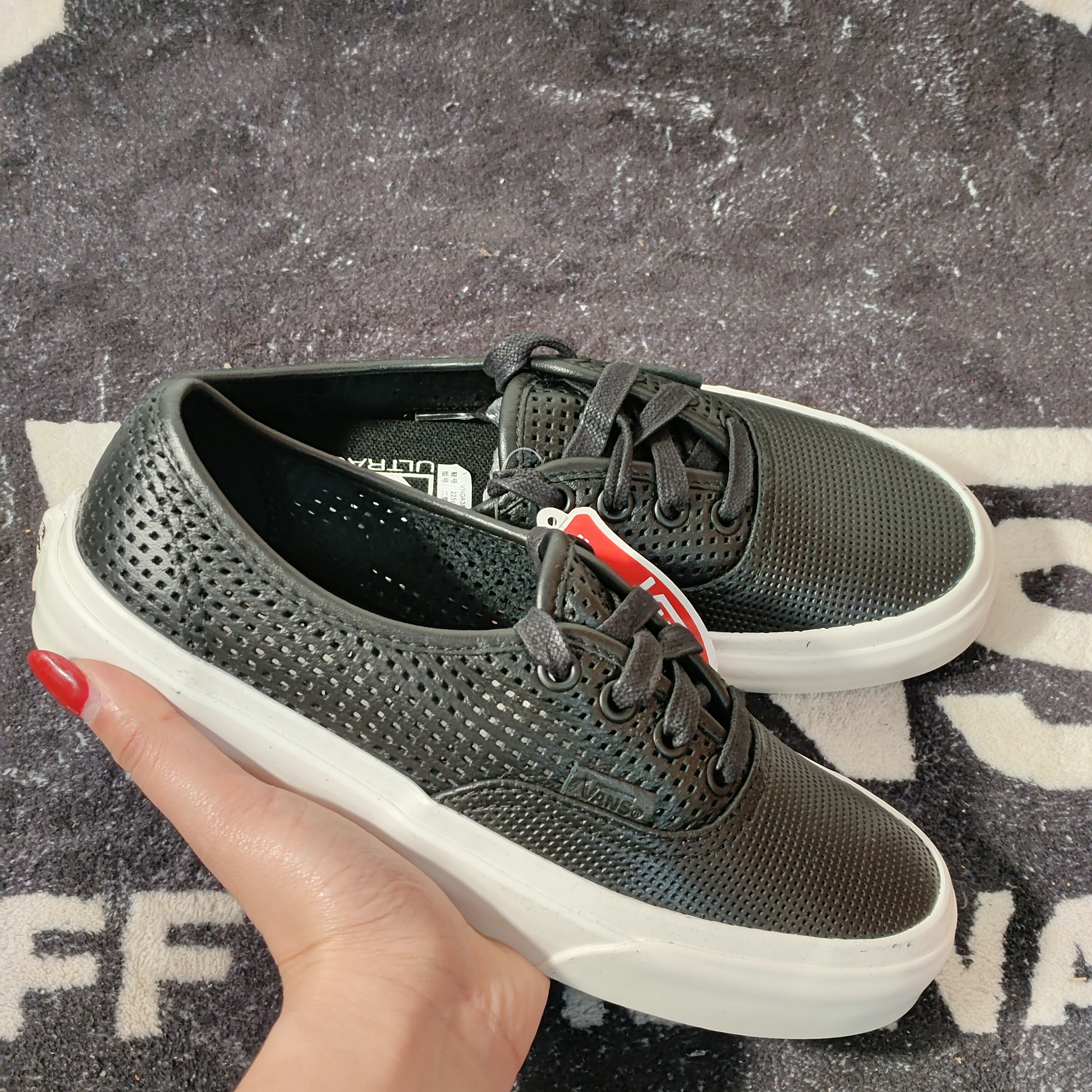 Vans范斯 Authentic镂空黑皮板鞋男女低帮透气休闲鞋VN0A38ESIuz