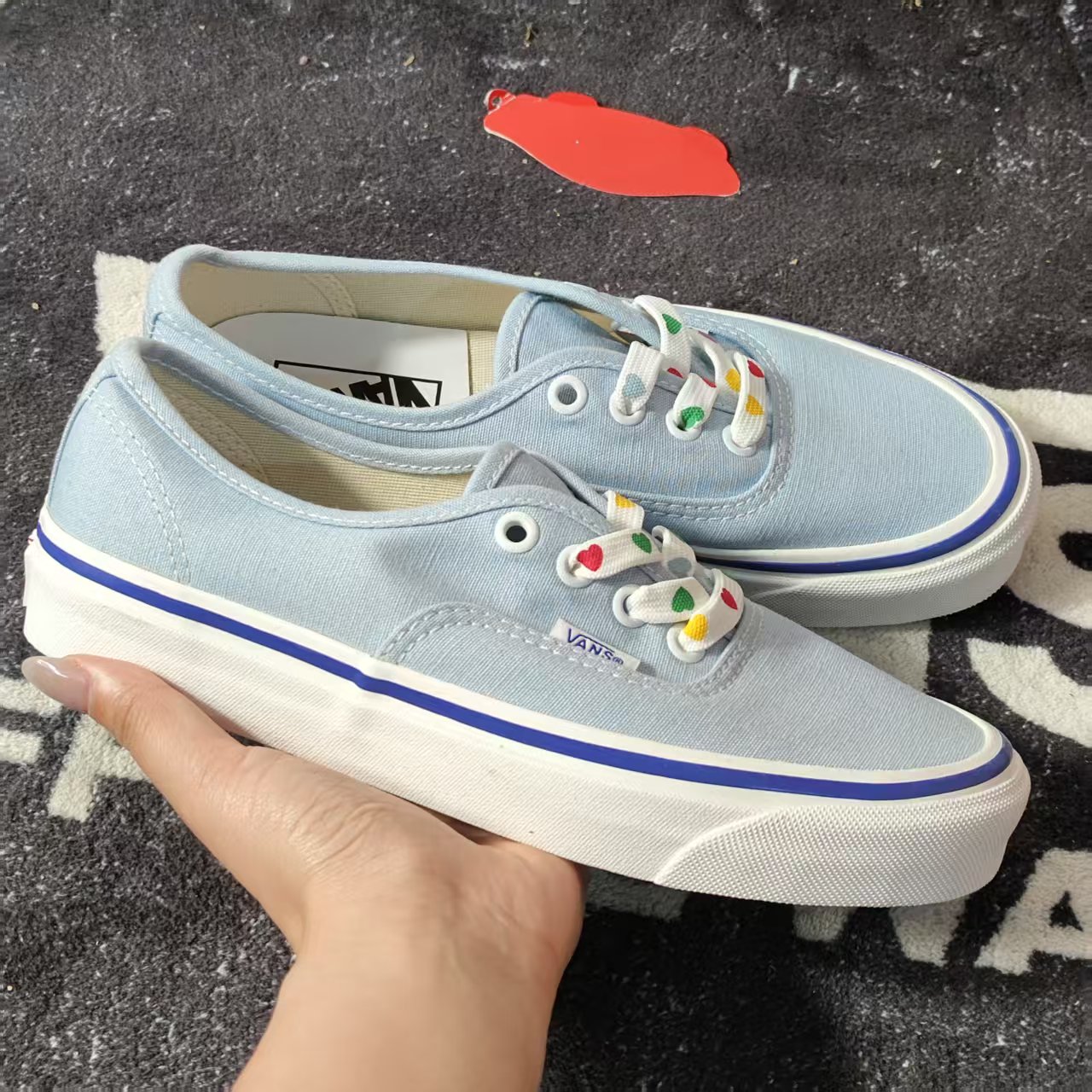 断码特价浅蓝爱心鞋带Vans Authentic低帮帆布鞋清VN0A38ENWO6