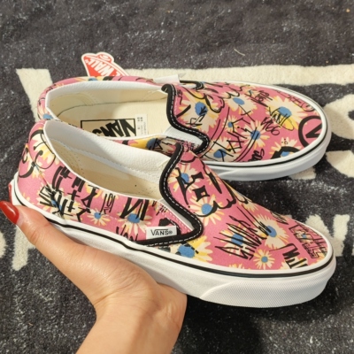 Vans Slip-On粉色涂鸦雏菊印花一脚蹬懒人鞋 VN0A4BV31IY