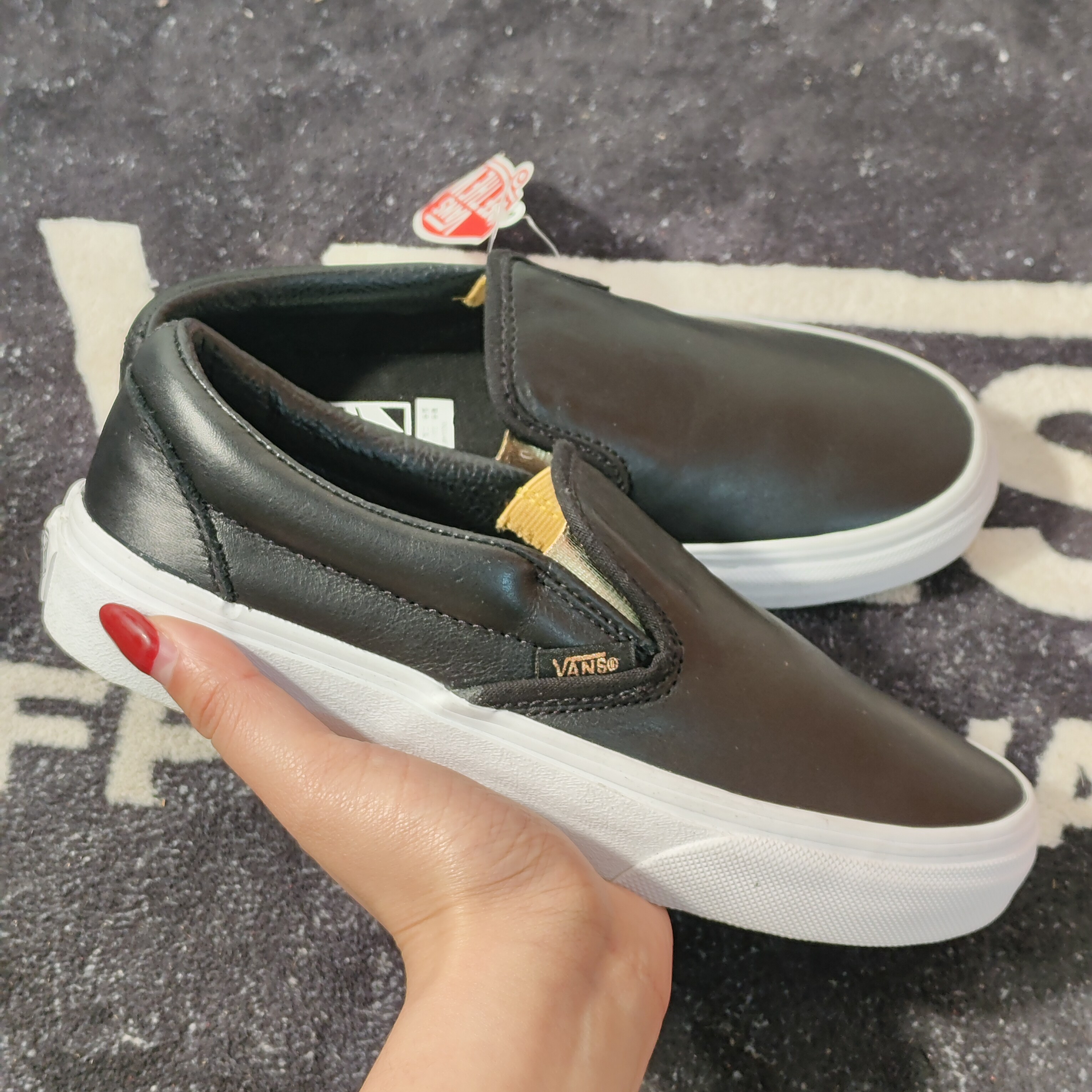 Vans Slip-On黑皮白边一脚蹬低帮休闲板鞋 VN0004MPJRB
