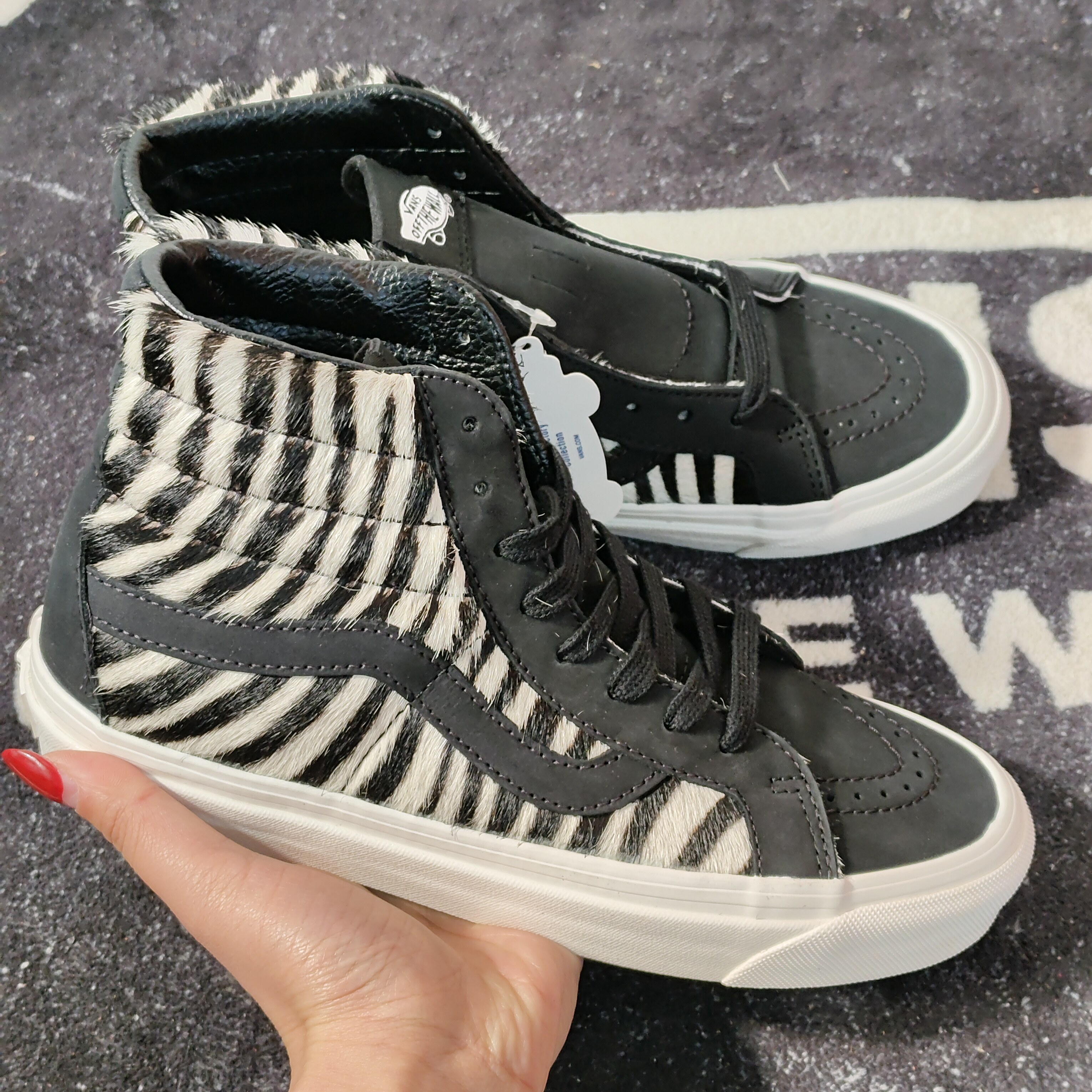 Vans Sk8-Hi 斑马纹马毛高帮休闲板鞋 VN0A38GF4ZD