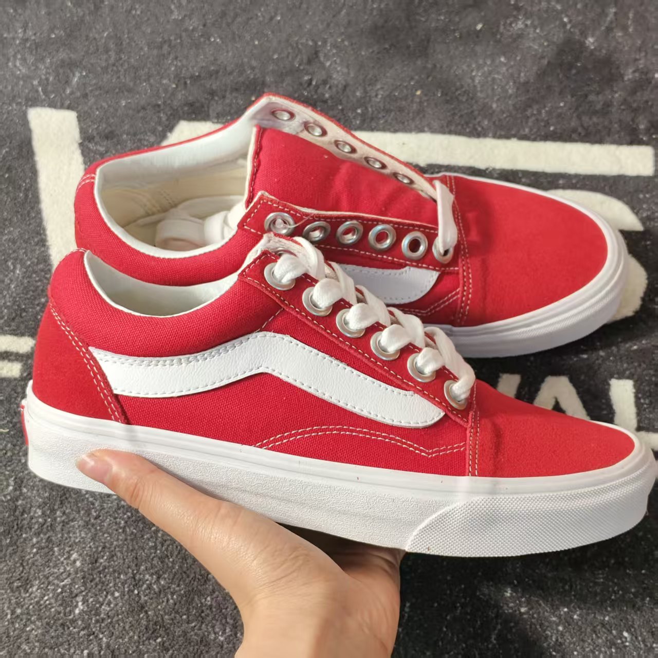 断码特价Vans Old Skool正红经典白条纹帆布鞋VN0A3VLYJV6