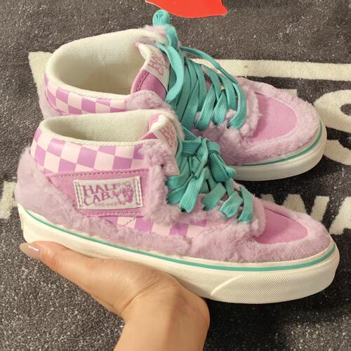 Vans Half Cab芭比粉毛绒棋盘格中帮复古情侣滑板鞋VN000CMUDTB