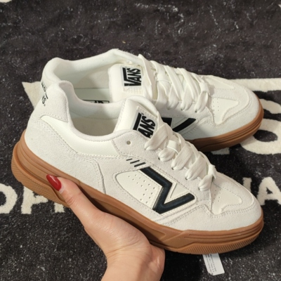 Vans范斯 Upland白黑生胶复古板鞋男女同款休闲鞋VN000D25OVM