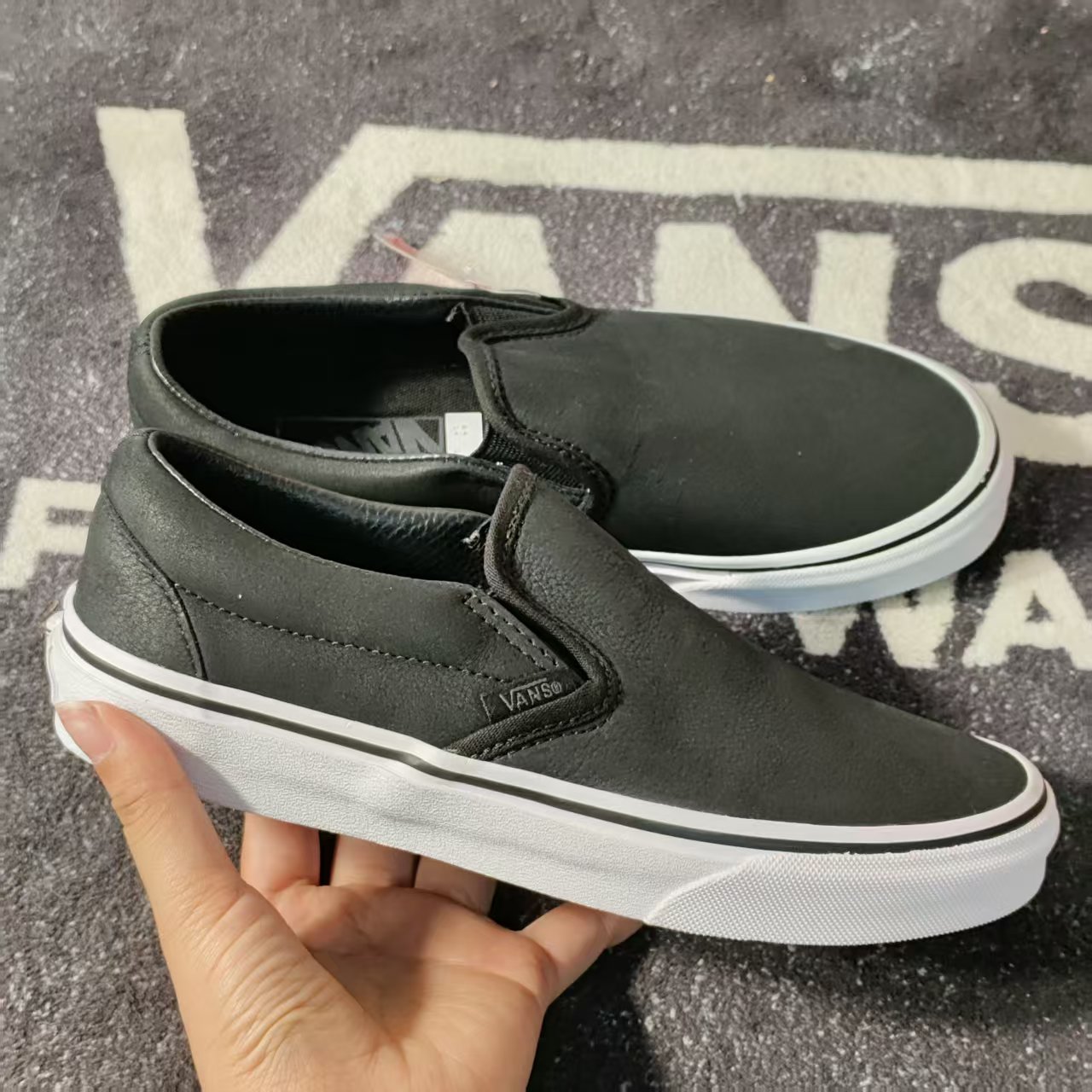 Vans Slip-On黑皮一脚蹬懒人鞋男女经典百搭休闲板鞋VN0A33TBII7