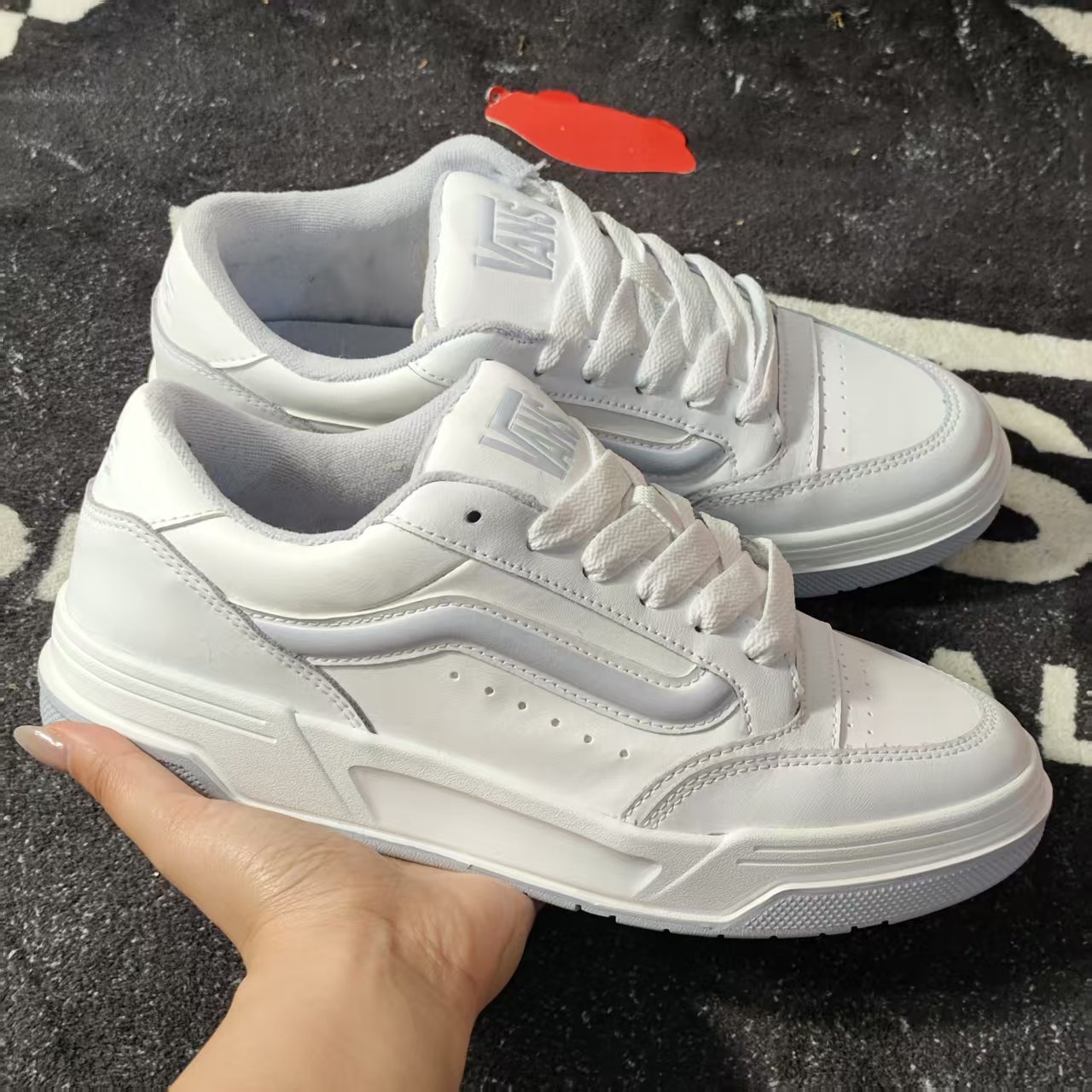 Vans Hylane纯白皮质低帮厚底板鞋通勤休闲运动鞋VN000D1J689