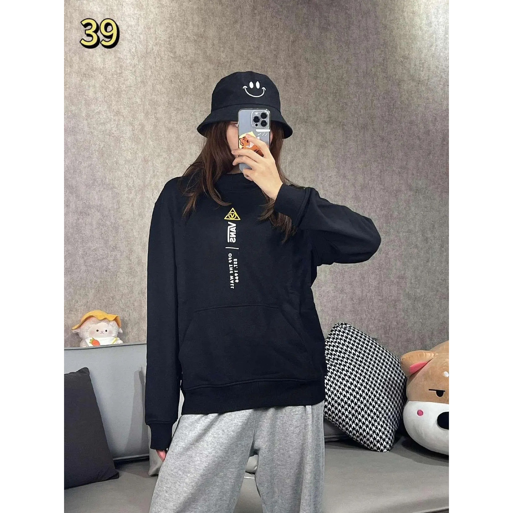 Vans竖排三角logo黑色连帽卫衣 简约宽松男女休闲套头帽衫