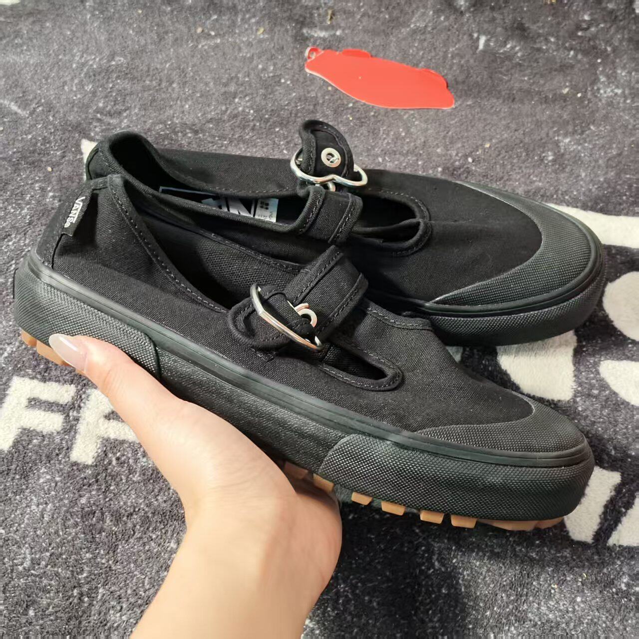 Vans T型扣带全黑玛丽珍帆布鞋复古生胶底休闲女板鞋VN0A3XTJBKA