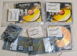 3片刻录光盘和2张SD卡 内带软件  SD Card Z445 H COOPER 议价