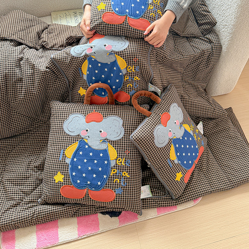 手提卡通亲肤抱枕被子午休被纯棉沙发靠垫被折叠多功能汽车空调被