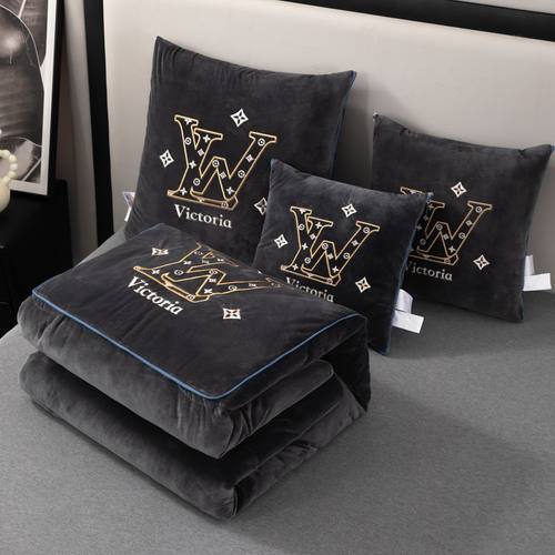 A类婴儿绒抱枕被子两用二合一多功能车载加厚办公室午睡枕头汽车