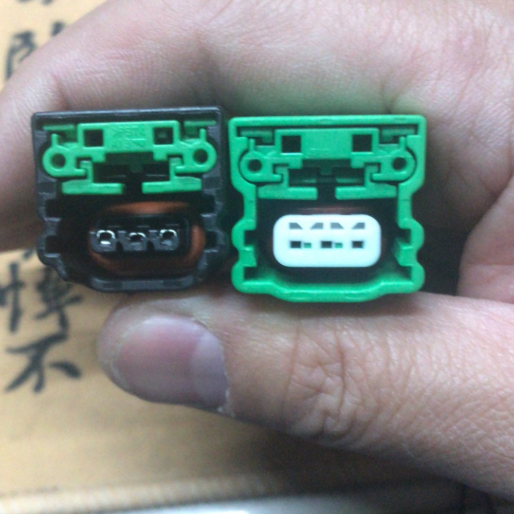 03-11款天籁2.32.53.5曲轴偏心轴传感器凸轮轴位置传感器插头