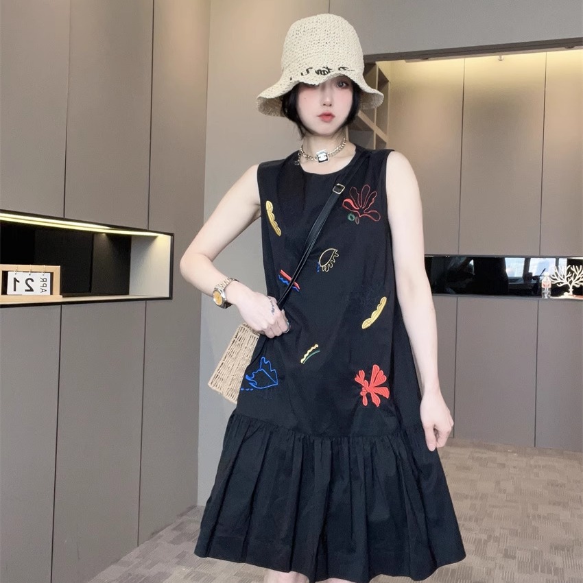 重工刺绣无袖连衣裙女2025新款夏季薄款圆领套头宽松裙子欧洲站潮