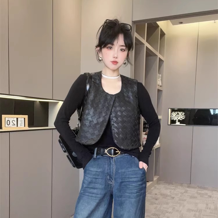 纯色编织皮马甲女2025春秋新款圆领短款砍袖开衫外套上衣女装欧货