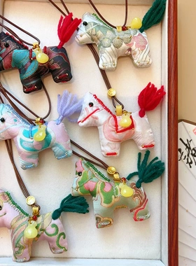 新中式非遗宋锦/蜀锦真丝马上有钱手工布艺配饰国风小马挂件项链