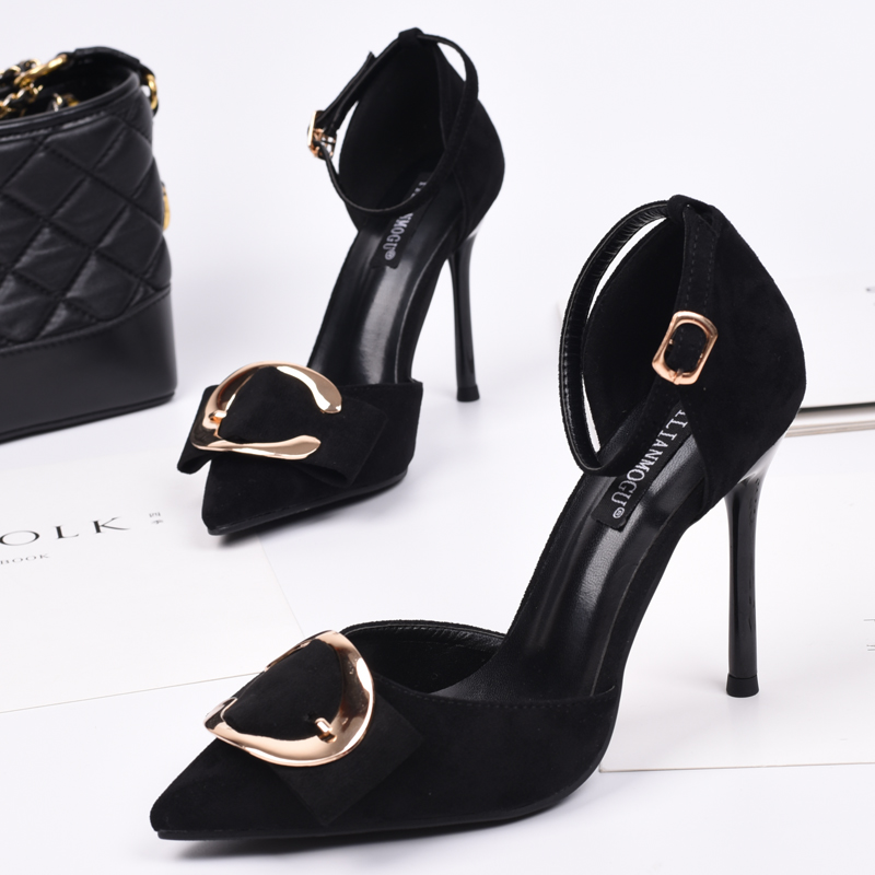 黑色绒面一字扣性感时尚风女单鞋