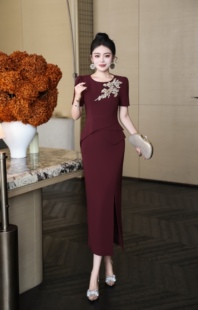 26年新款连衣裙高定轻奢系列烫钻圆领收腰修身显瘦短袖大码开叉裙