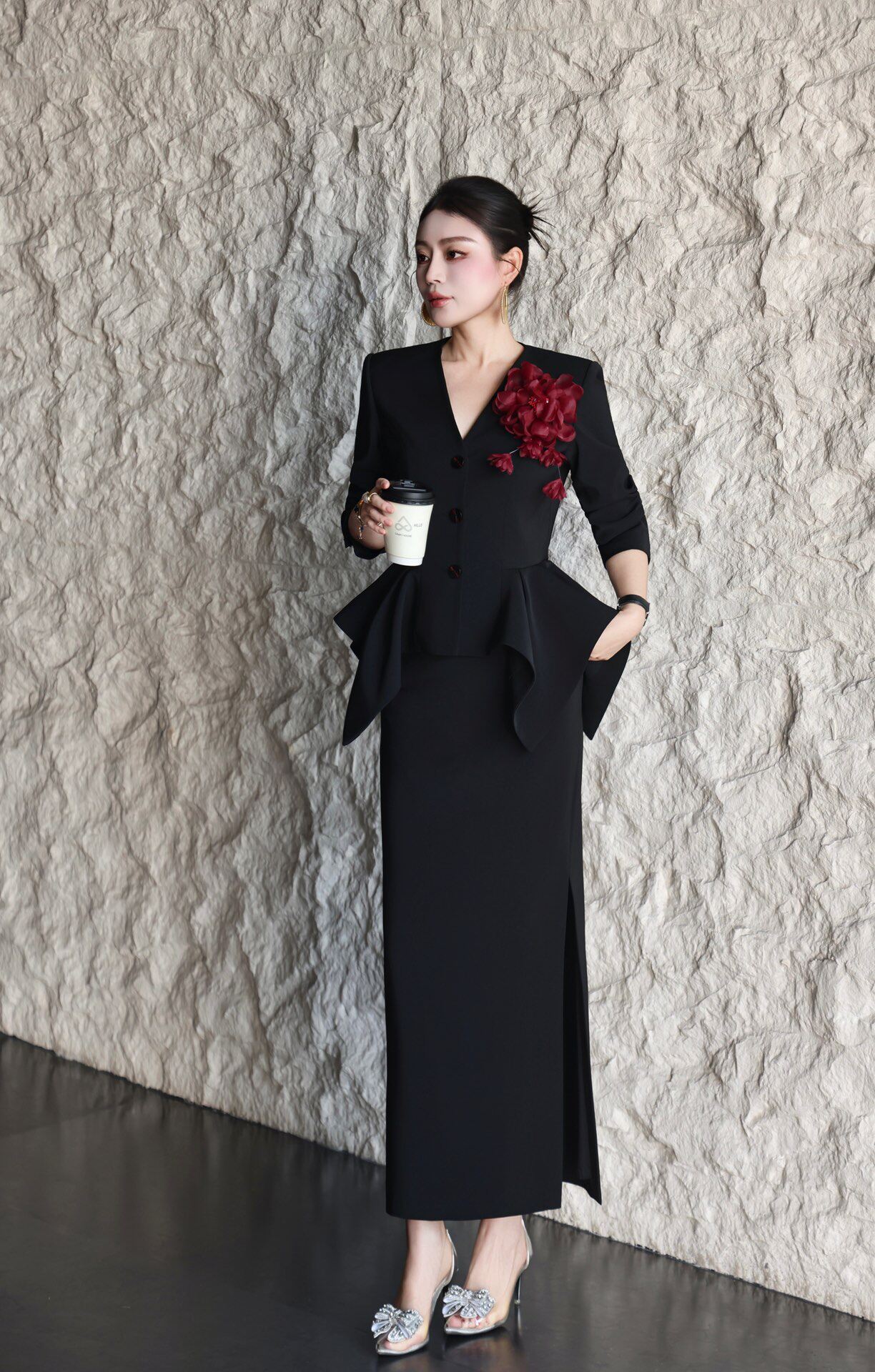 26年新款外套套装女长袖V领荷叶外套包臀开叉半身裙两件套配胸花