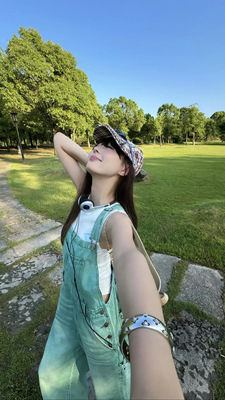 薄荷绿做旧水洗牛仔背带裤女