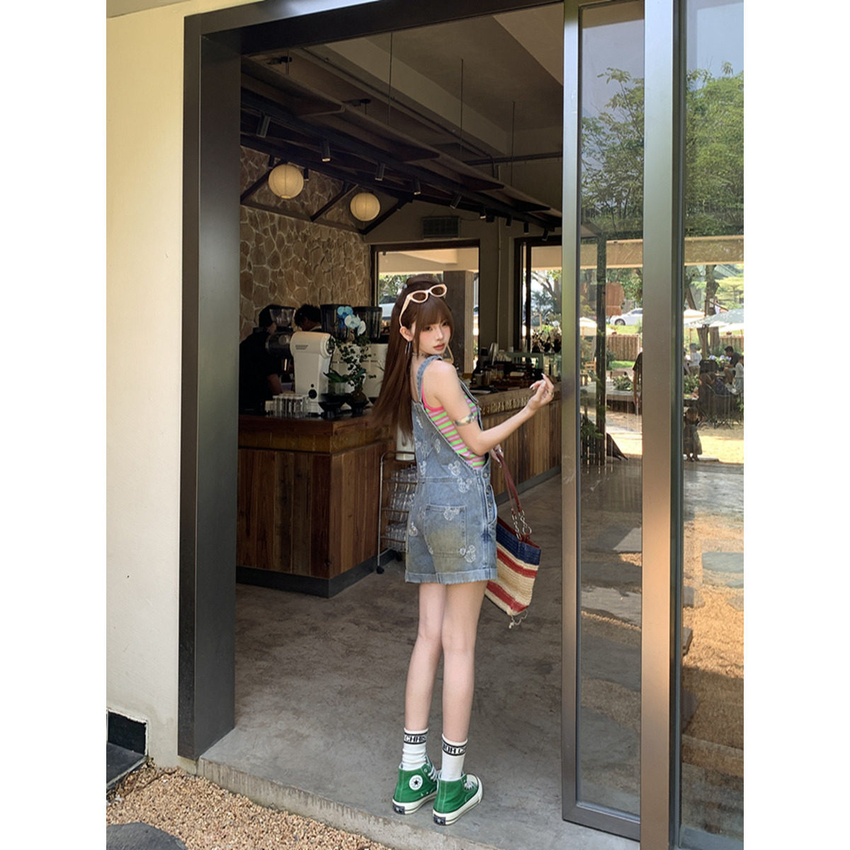 烫钻卷边牛仔背带短裤女夏季薄款2026新款高腰显瘦a字阔腿热裤子