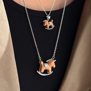 复古小马年吊坠项链女高级感轻奢小众秋冬毛衣锁骨链木马配饰长款