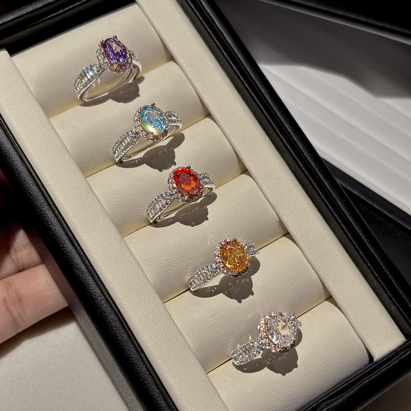 爆闪华子钻石鸽子蛋开口戒指女款轻奢高级感培育水晶红宝石食指环