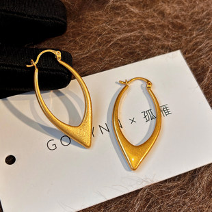独特漂亮磨砂金色圈圈耳环女2026新款高级感耳扣秋冬气质耳坠耳饰