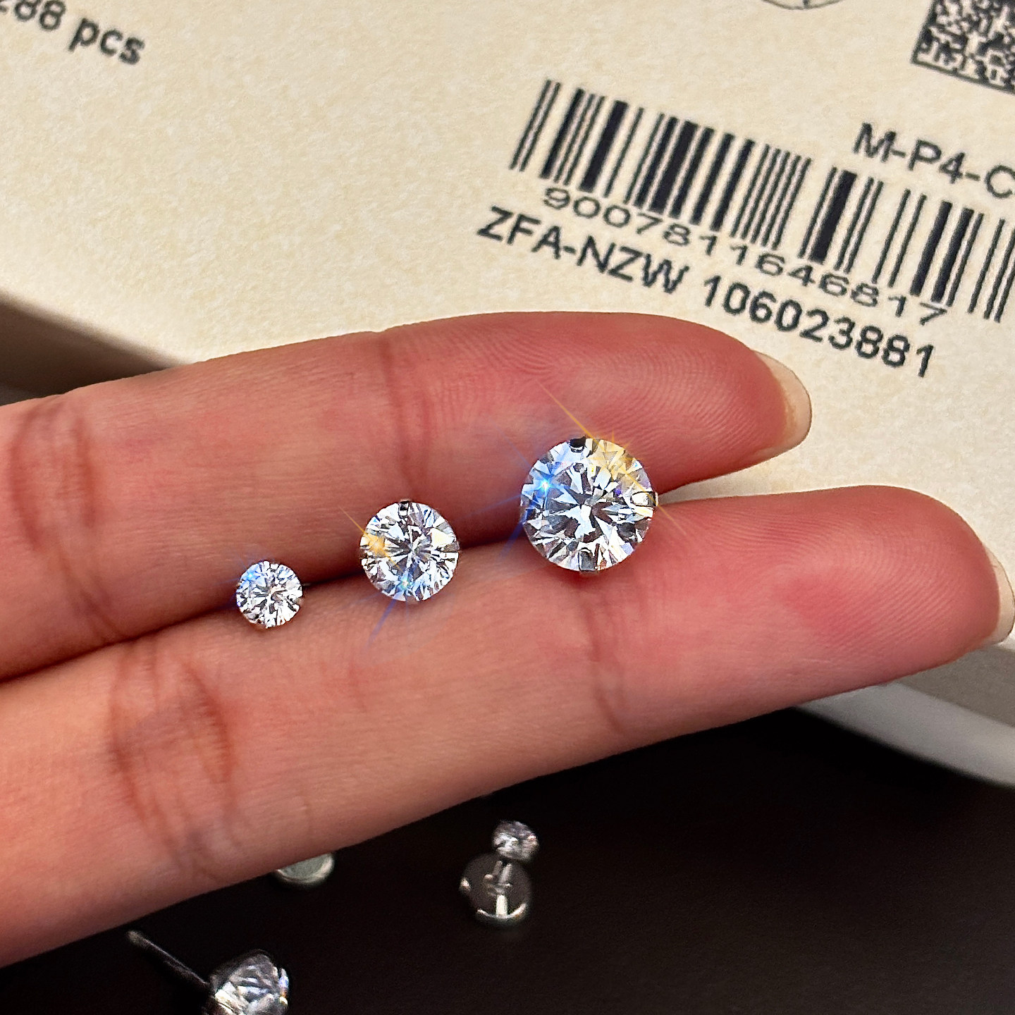 999纯银单只水晶爆闪钻石耳钉女螺丝拧扣耳环边缘耳骨耳蜗钉耳饰,饰品/流行首饰/时尚饰品新,耳钉,淘宝优惠券,粉丝福利购,淘宝优惠卷