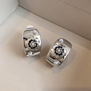 独特夸张珍珠耳环女2026新款爆款轻奢高级感耳钉秋冬小众纯银耳饰