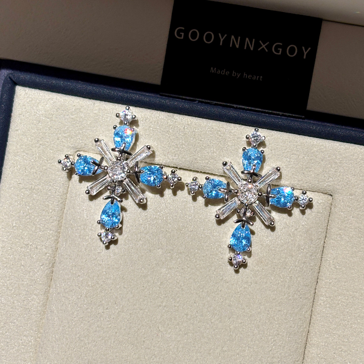 GOOYNN孤雁冰蓝色钻石十字架耳钉图片