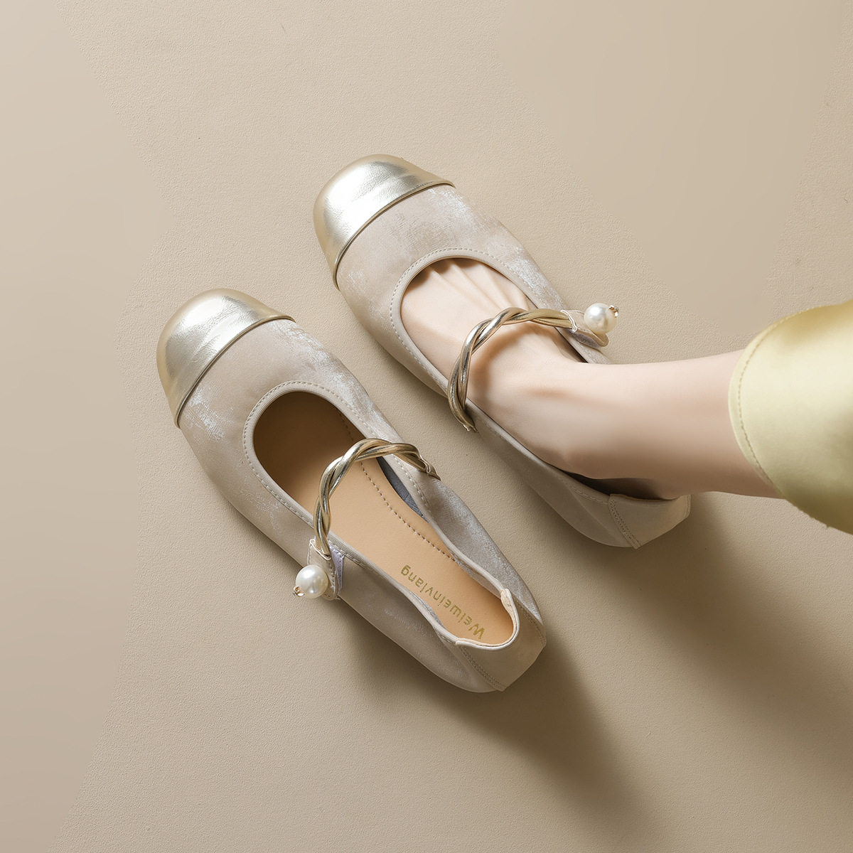 法式晚晚风时尚百搭平底单鞋女春夏一字带玛丽珍鞋浅口软底蛋卷鞋