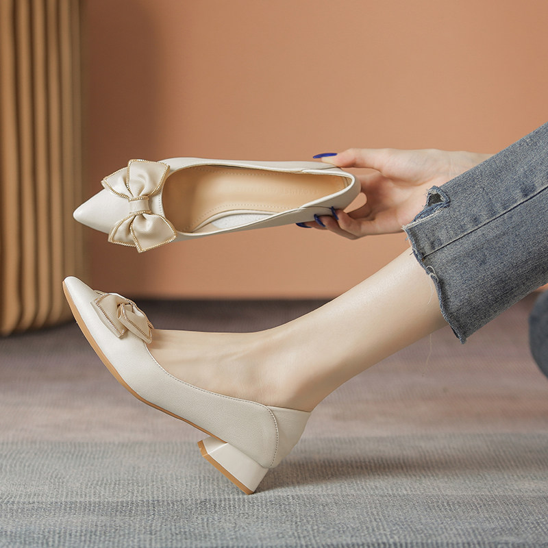 高级感穿搭2022新款真皮高跟单鞋百搭浅口仙气质尖头晚风温柔鞋