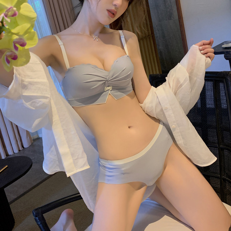 无肩带内衣女无痕小胸聚拢秋冬bra无钢圈调P整型上托防滑文胸套装