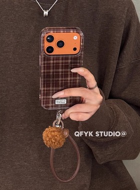 复古秋冬彩色格纹适用iPhone17promax苹果15pro手机壳14毛球挂饰13promax新款17女16全包15防摔16pro挂绳