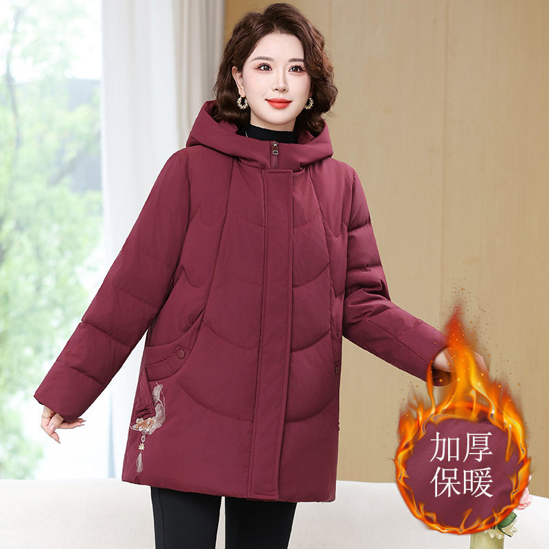 2025新款中老年人中长款羽绒服女士胖妈妈加肥特大码保暖宽松外套