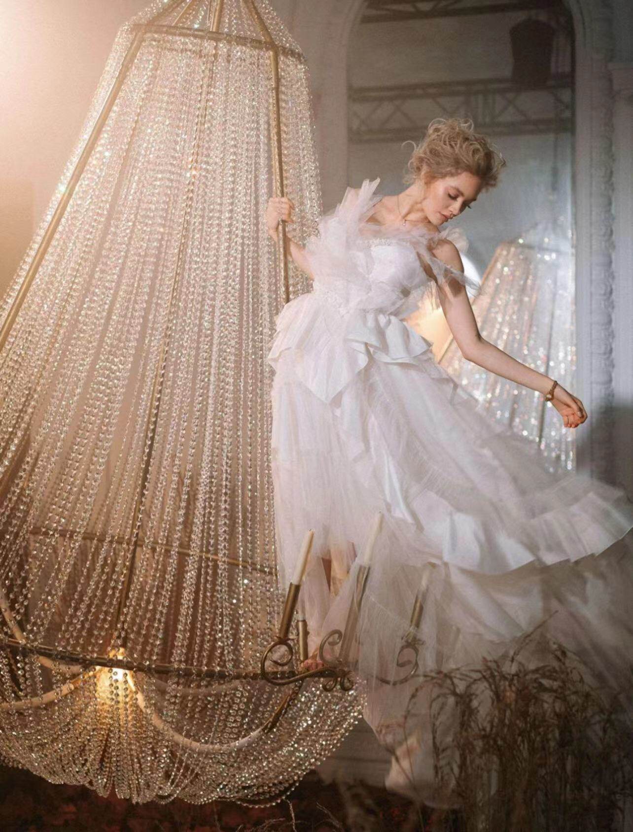 新款婚礼堂水晶秋千铁艺欧式水晶吊灯婚庆道具婚礼秋千布置装饰