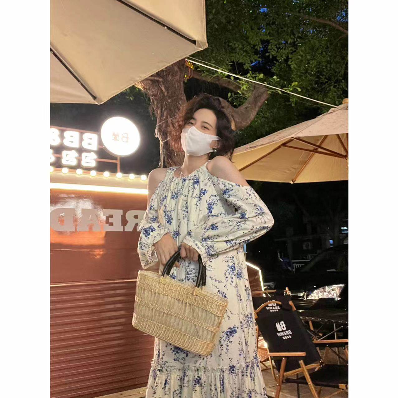 velivole梨涡【蓝色烟雨】法式碎花连衣裙小众气质宽露肩松长裙