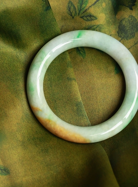 泼墨。天然A货飘绿灵韵正圈圆条翡翠玉镯手镯  内径56MM （原4000