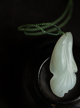 泼墨。天然和田玉  温润油腻质朴  鱼   栩栩如生   吊坠/玉佩