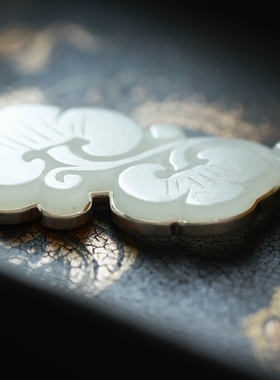 泼墨。天然和田玉  精雕如意纹 银饰镶嵌  项链 / 吊坠