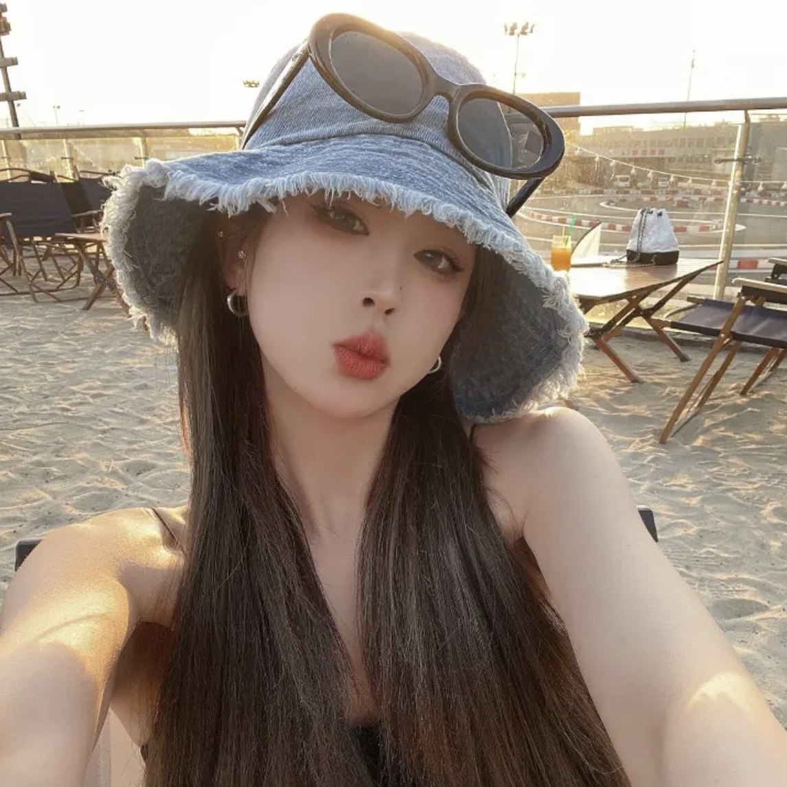 春秋新品牛仔毛边破洞做旧复古渔夫帽女出游显脸大头围百搭盆帽子