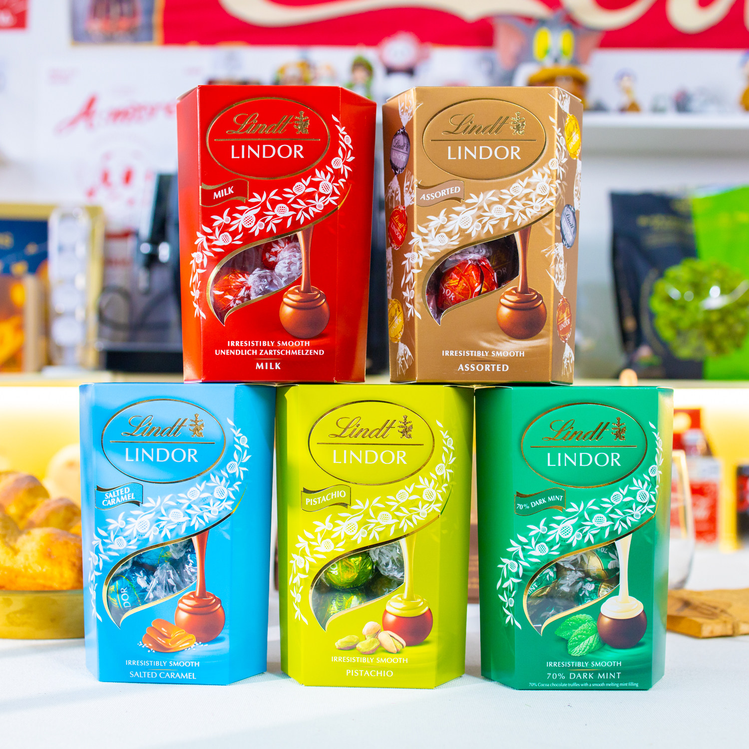 瑞士莲进口巧克力LINDOR牛奶什锦开心果海盐焦糖薄荷味零食品