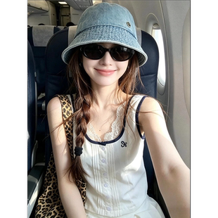 白蕾丝边拼接纽扣方领背心女夏季新款法式甜美气质别致无袖小上衣