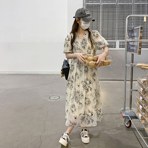 新中式复古爆款水墨画V领碎花连衣裙女2024夏季新款收腰显瘦长裙图片