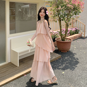多巴胺粉色无袖挂脖连衣裙女夏2025慵懒松弛绝美度假蛋糕长裙及踝图片