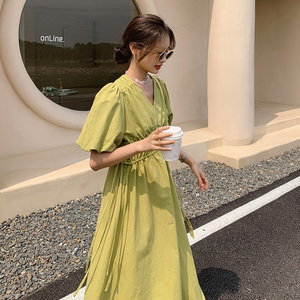 茶歇法式薄荷绿色v领泡泡袖连衣裙女夏2025新款宽松休闲小众长裙图片