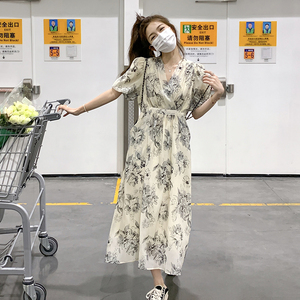 新中式复古爆款水墨画V领碎花连衣裙女2024夏季新款收腰显瘦长裙图片