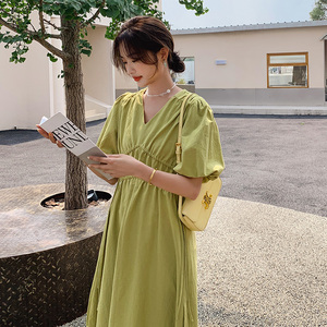 茶歇法式薄荷绿色v领泡泡袖连衣裙女夏2025新款宽松休闲小众长裙图片